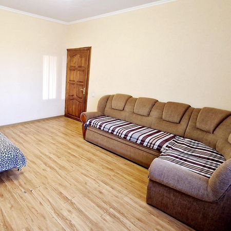 Apartment On Kravchuka, 11B Lutsʼk Exteriör bild